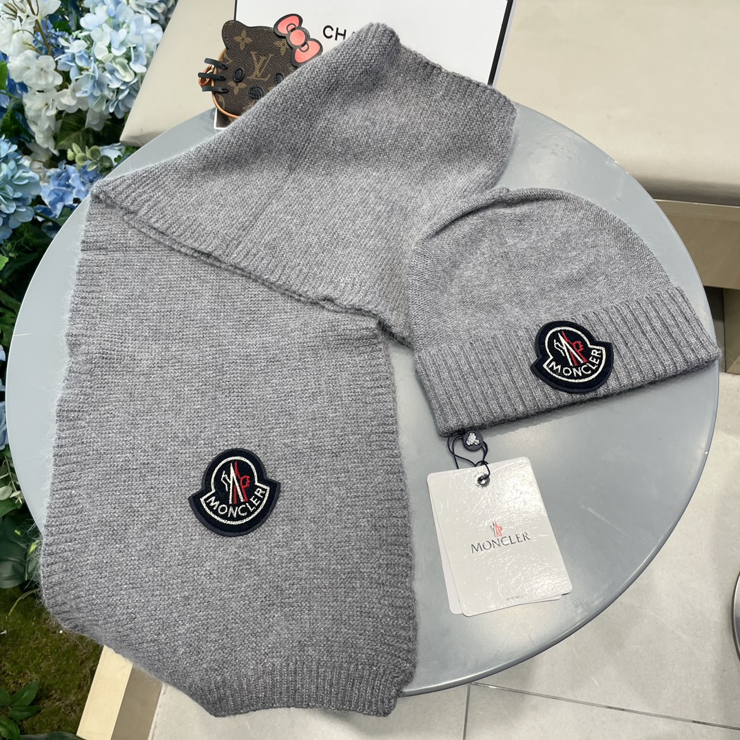 蒙口。 【羊毛套装帽子】经典套装帽子！帽子➕围巾！70%羊毛➕30%兔毛。暖暖哒超级舒服～冬日小姐姐减龄