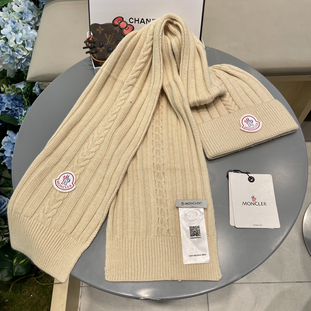 蒙口。 【羊毛套装帽子】经典套装帽子！帽子➕围巾！70%羊毛➕30%兔毛。暖暖哒超级舒服～冬日小姐姐减龄