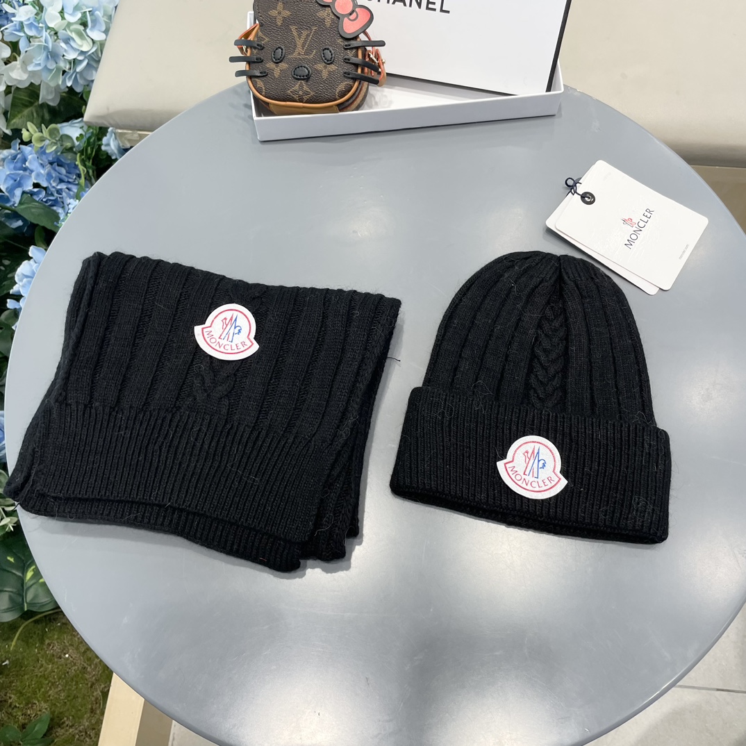 蒙口。 【羊毛套装帽子】经典套装帽子！帽子➕围巾！70%羊毛➕30%兔毛。暖暖哒超级舒服～冬日小姐姐减龄
