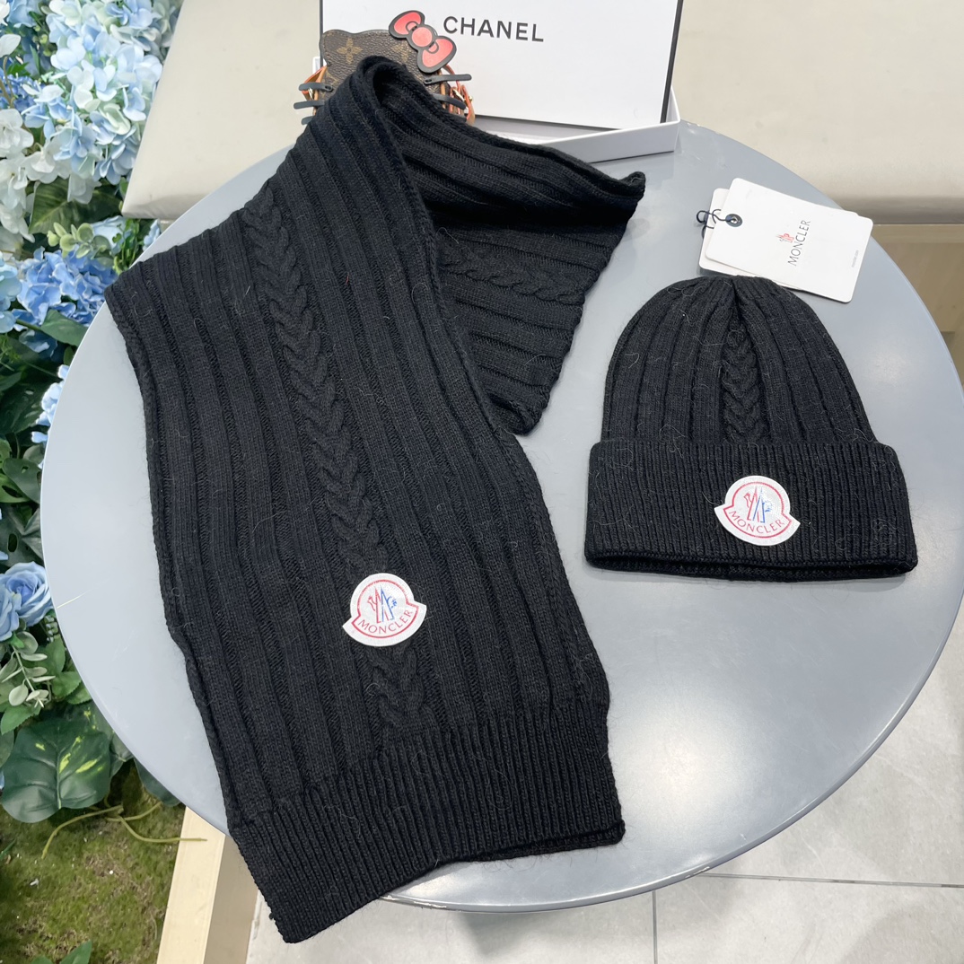 蒙口。 【羊毛套装帽子】经典套装帽子！帽子➕围巾！70%羊毛➕30%兔毛。暖暖哒超级舒服～冬日小姐姐减龄