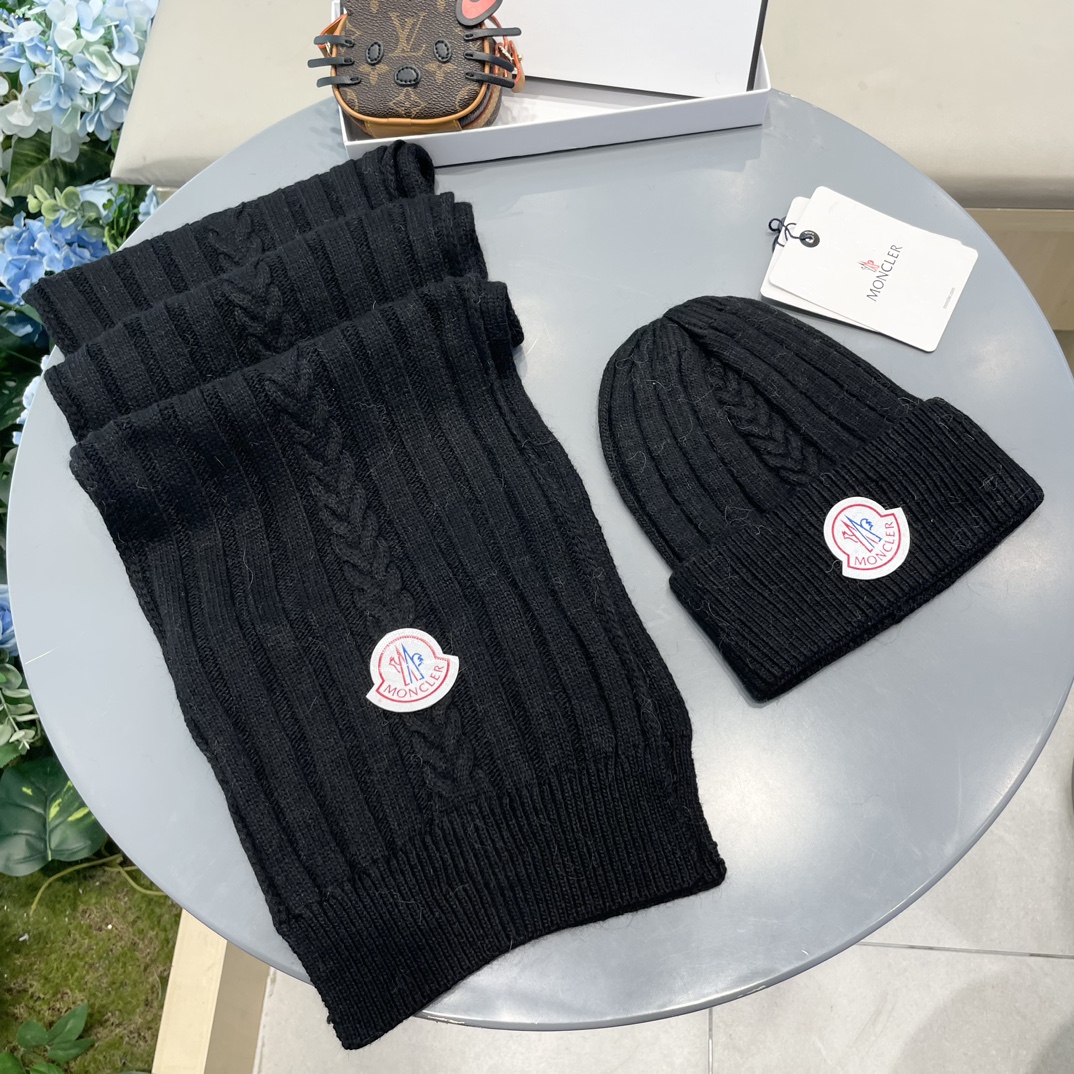 蒙口。 【羊毛套装帽子】经典套装帽子！帽子➕围巾！70%羊毛➕30%兔毛。暖暖哒超级舒服～冬日小姐姐减龄