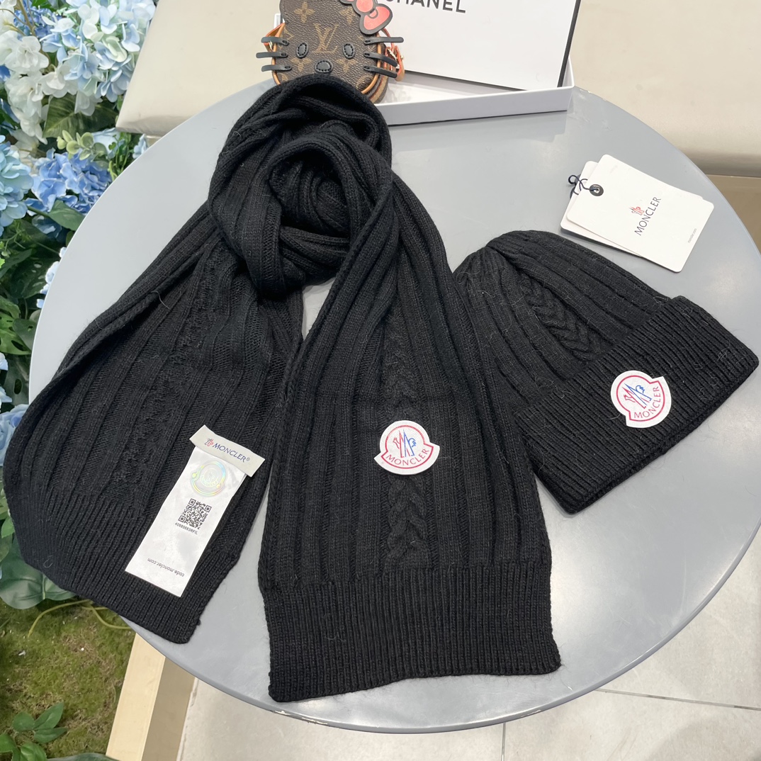 蒙口。 【羊毛套装帽子】经典套装帽子！帽子➕围巾！70%羊毛➕30%兔毛。暖暖哒超级舒服～冬日小姐姐减龄