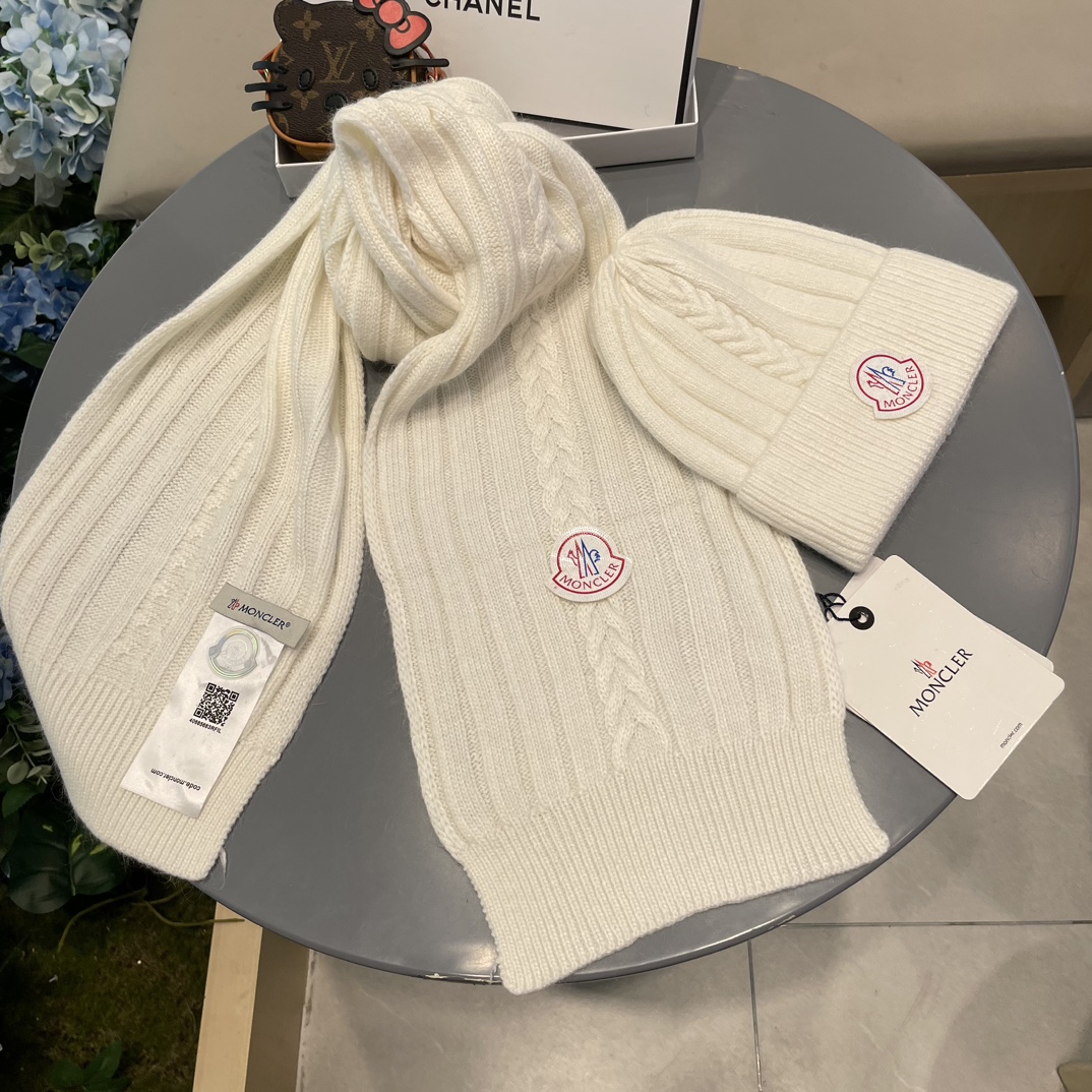 蒙口。 【羊毛套装帽子】经典套装帽子！帽子➕围巾！70%羊毛➕30%兔毛。暖暖哒超级舒服～冬日小姐姐减龄