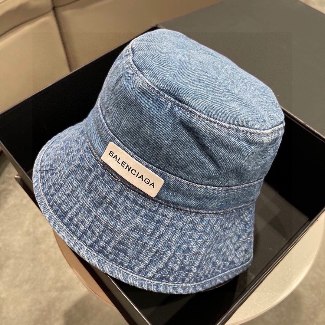 🧢巴黎世家-复古洗水渔夫帽
大热款~风格非常复古！
帽型非常赞 大头围上头也很有型~
男女同款 热卖！！