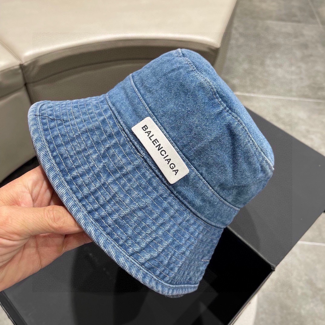 🧢巴黎世家-复古洗水渔夫帽
大热款~风格非常复古！
帽型非常赞 大头围上头也很有型~
男女同款 热卖！！