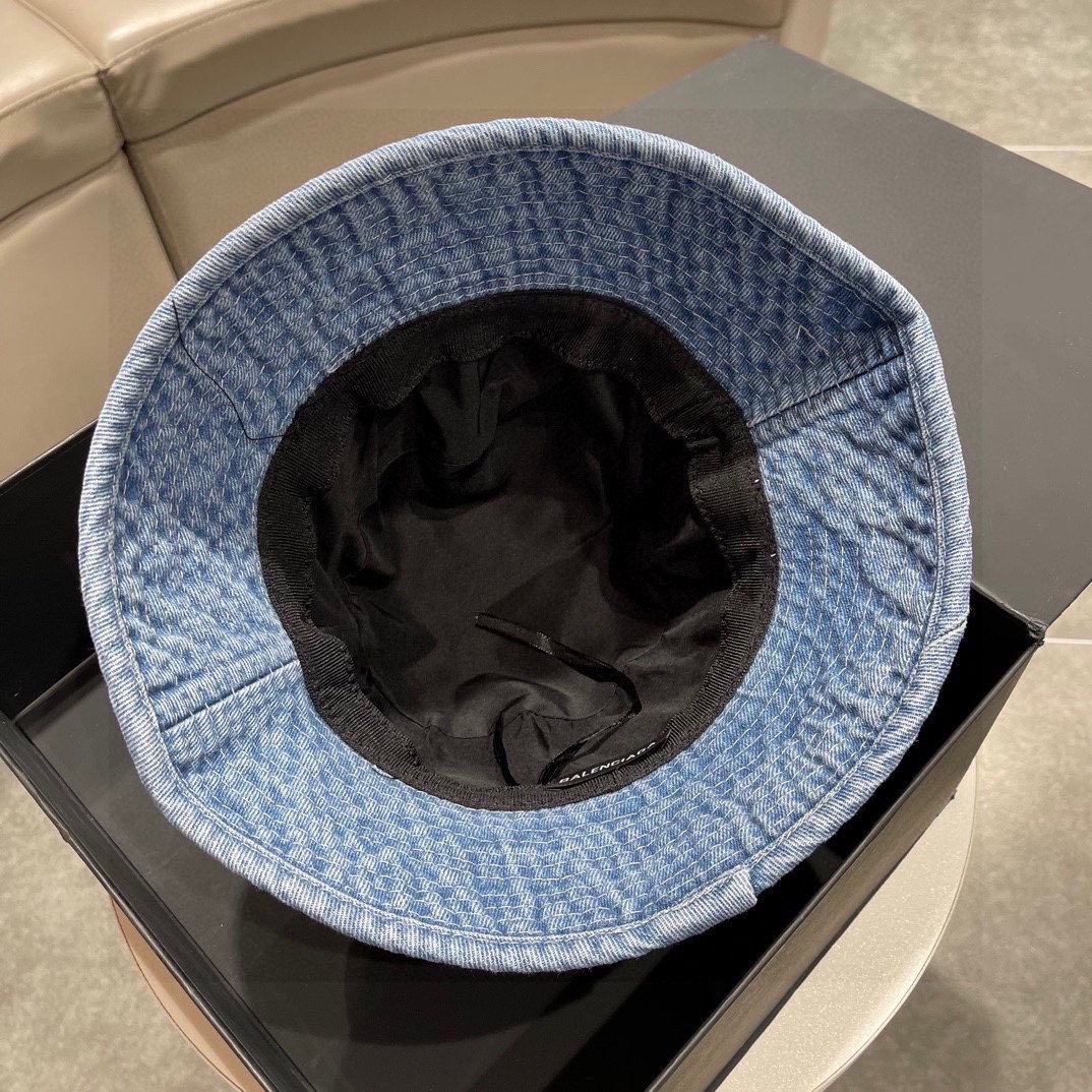 🧢巴黎世家-复古洗水渔夫帽
大热款~风格非常复古！
帽型非常赞 大头围上头也很有型~
男女同款 热卖！！