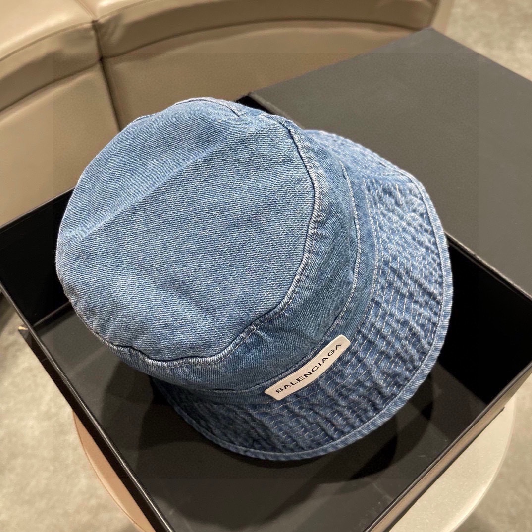 🧢巴黎世家-复古洗水渔夫帽
大热款~风格非常复古！
帽型非常赞 大头围上头也很有型~
男女同款 热卖！！