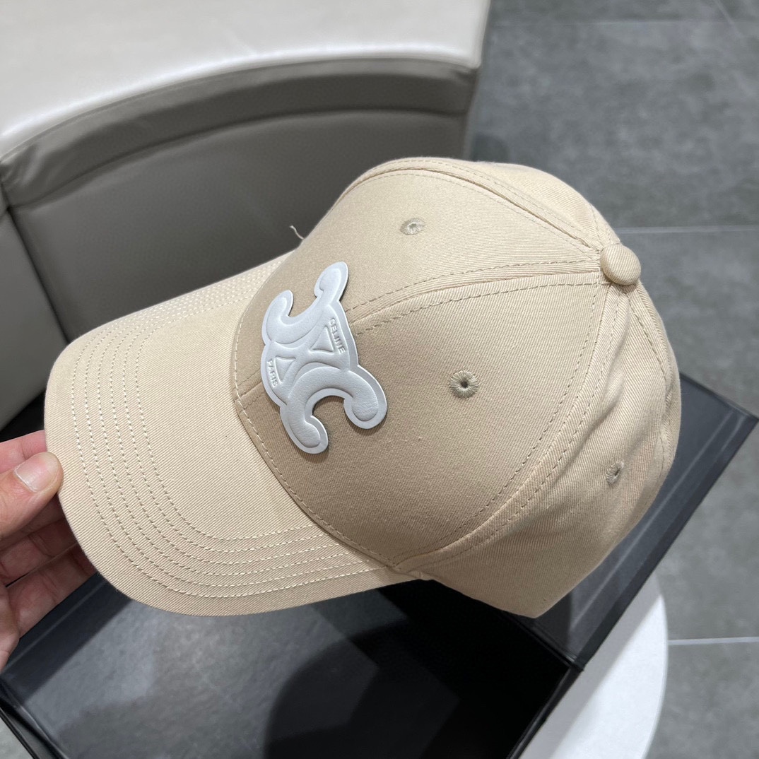 
🧢CELINE赛琳🧢  新款原单棒球帽， 精致优雅，很酷很时尚，专柜断货热门，质量超赞