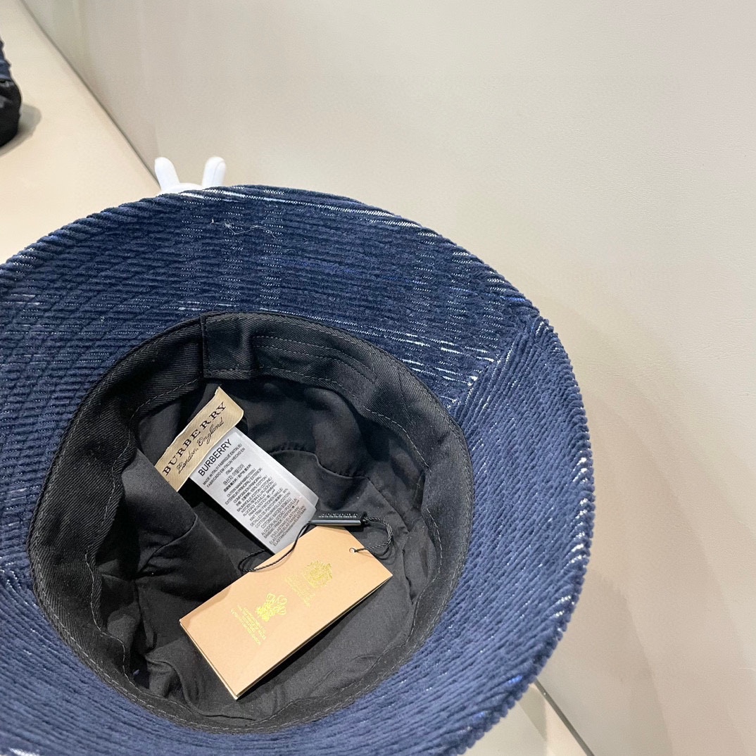   Burberry巴宝莉格子渔夫帽，男女通用渔夫帽，头围57cm左右  Burberry巴宝莉格子渔夫