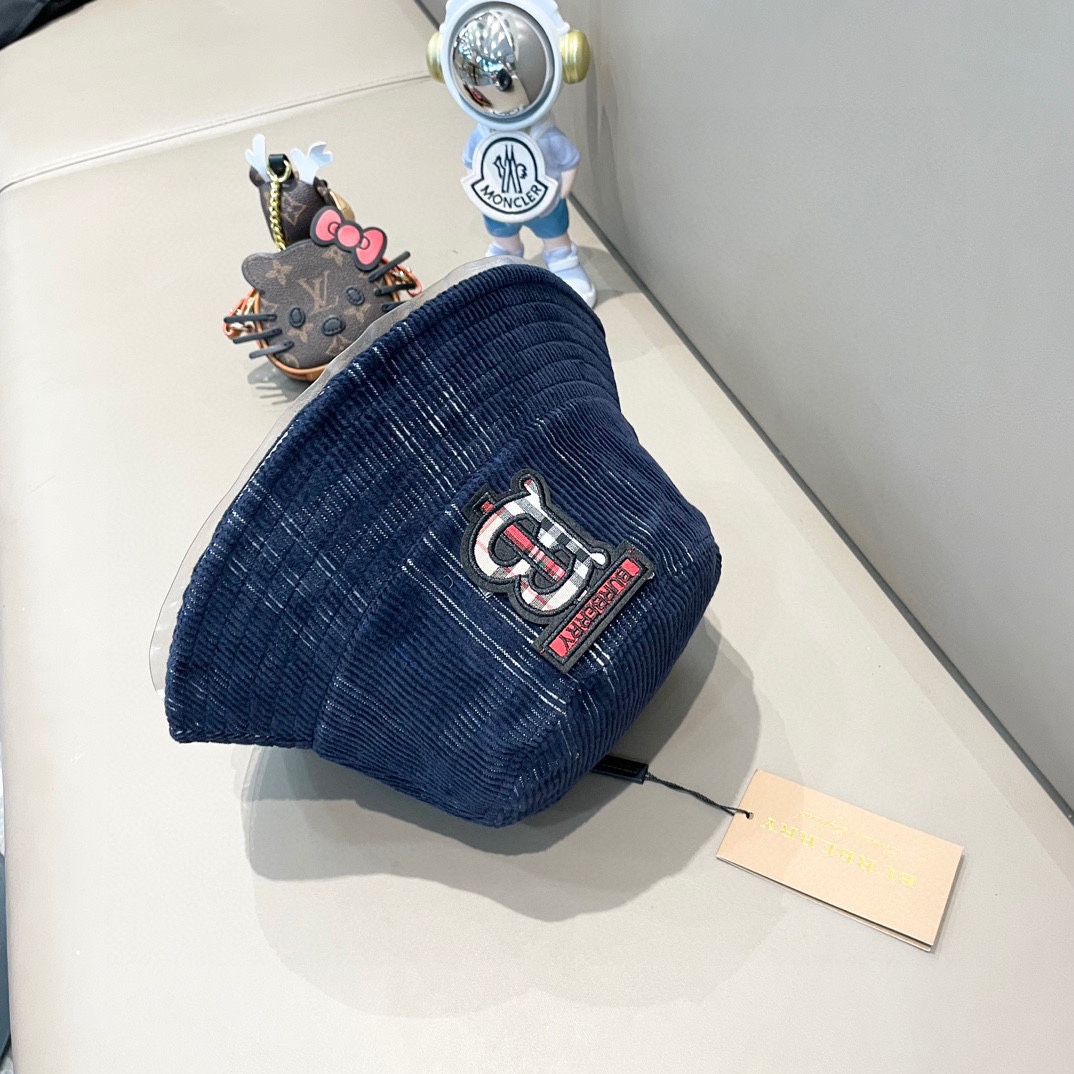  Burberry巴宝莉格子渔夫帽，男女通用渔夫帽，头围57cm左右  Burberry巴宝莉格子渔夫