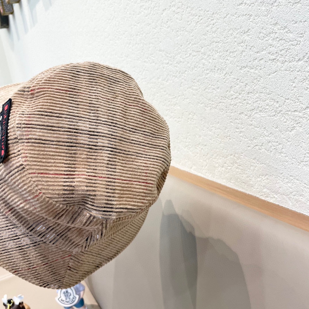   Burberry巴宝莉格子渔夫帽，男女通用渔夫帽，头围57cm左右  Burberry巴宝莉格子渔夫