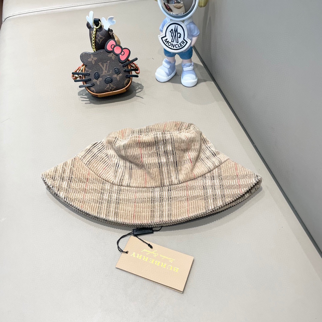   Burberry巴宝莉格子渔夫帽，男女通用渔夫帽，头围57cm左右  Burberry巴宝莉格子渔夫