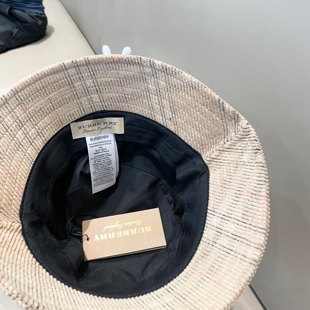   Burberry巴宝莉格子渔夫帽，男女通用渔夫帽，头围57cm左右  Burberry巴宝莉格子渔夫
