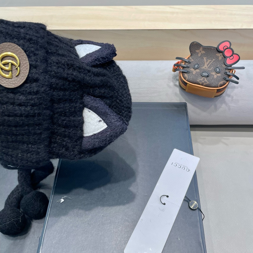  GUCCI古奇猫耳朵针织帽秋冬季保暖毛线帽韩版可爱长辫子休闲护耳帽 GUCCI古奇猫耳朵针织帽秋冬季保