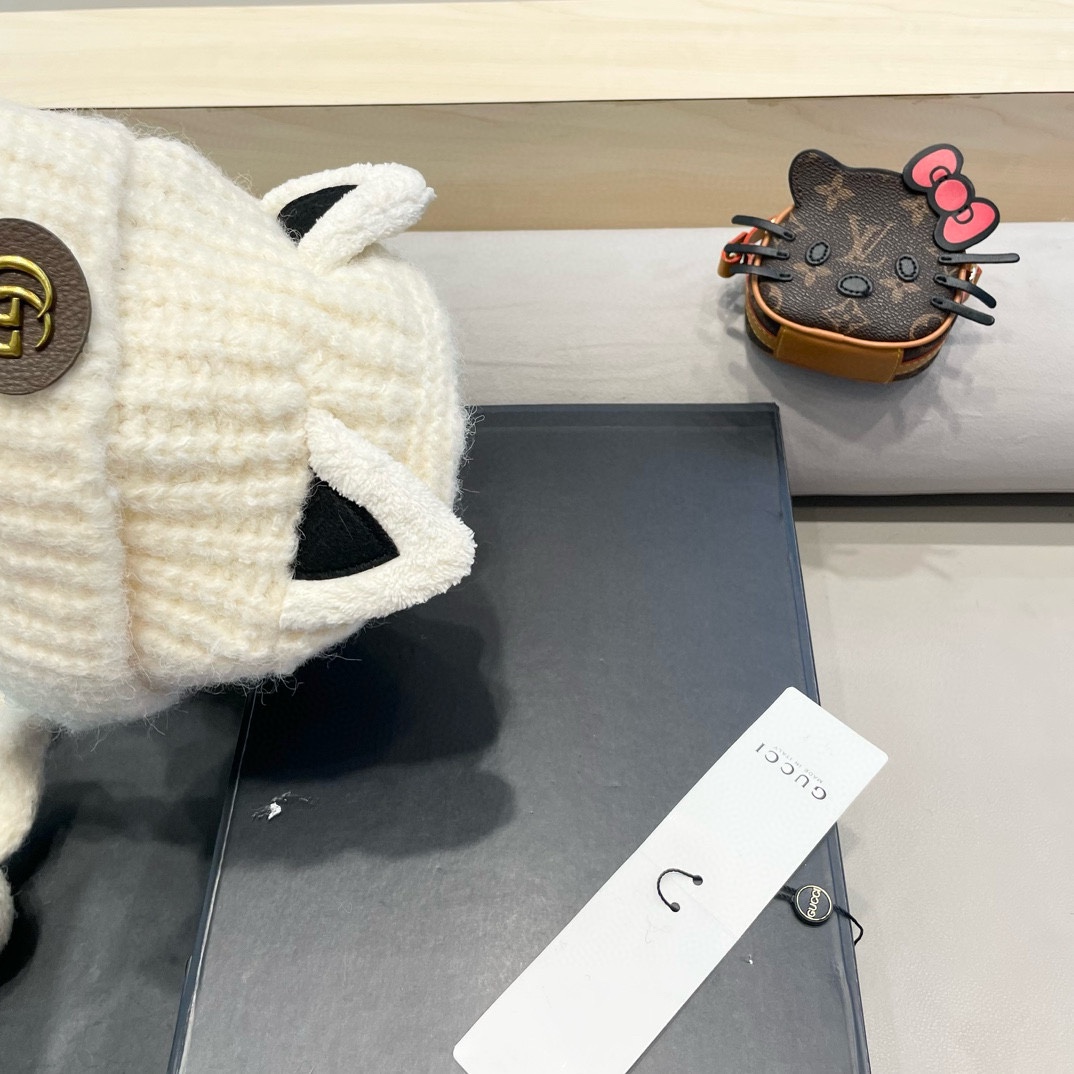  GUCCI古奇猫耳朵针织帽秋冬季保暖毛线帽韩版可爱长辫子休闲护耳帽 GUCCI古奇猫耳朵针织帽秋冬季保