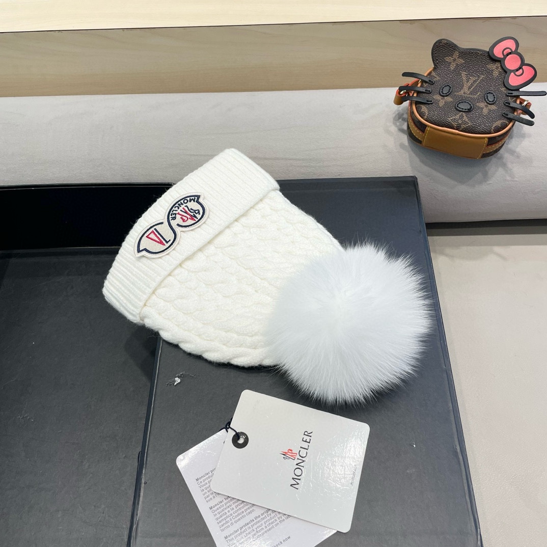 蒙口MONCLER高品质狐狸毛球针织兔羊毛毛线帽超经典不过时的一款秋冬冷帽懂货的小姐姐必入款帽型质量市场