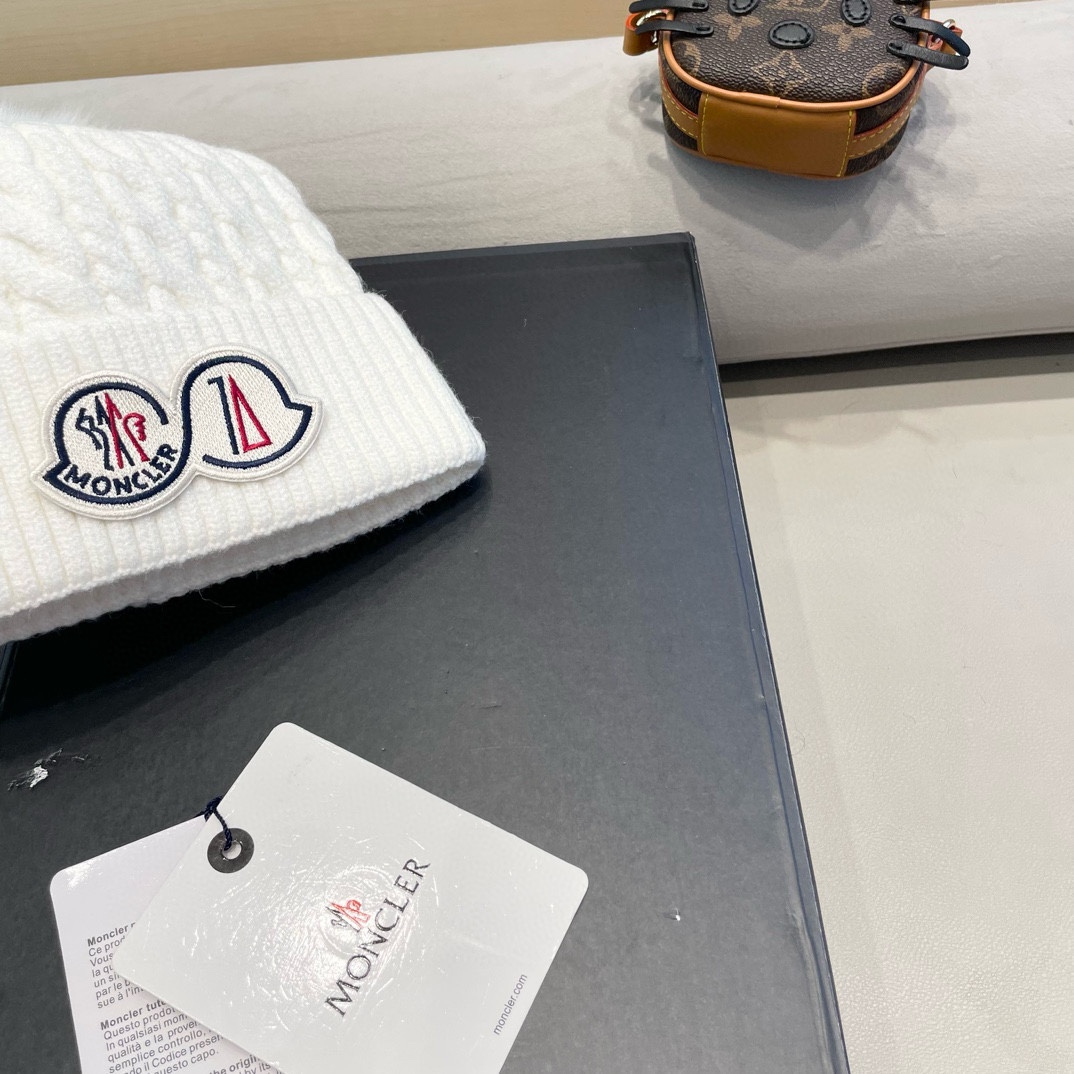 蒙口MONCLER高品质狐狸毛球针织兔羊毛毛线帽超经典不过时的一款秋冬冷帽懂货的小姐姐必入款帽型质量市场