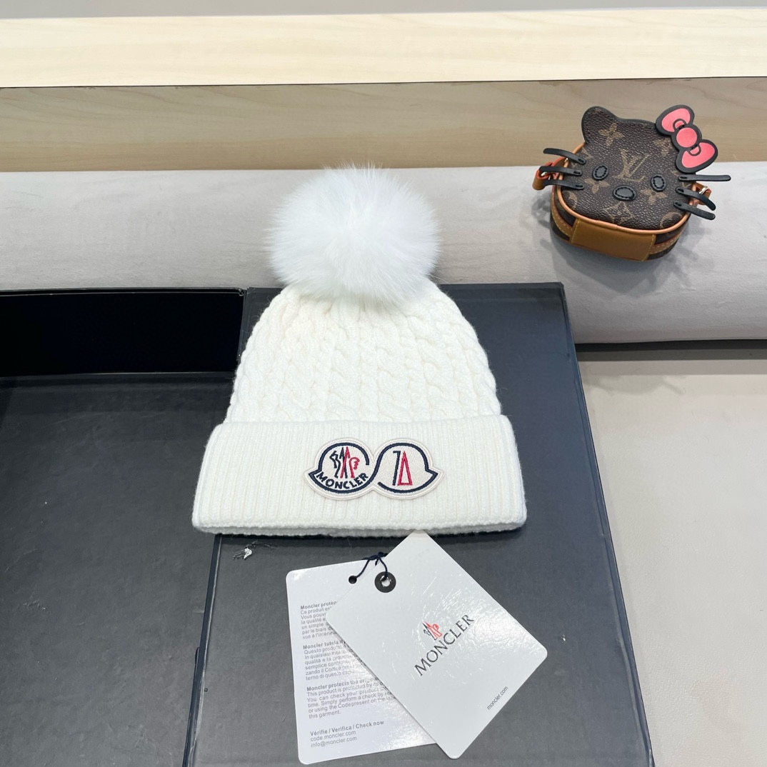 蒙口MONCLER高品质狐狸毛球针织兔羊毛毛线帽超经典不过时的一款秋冬冷帽懂货的小姐姐必入款帽型质量市场
