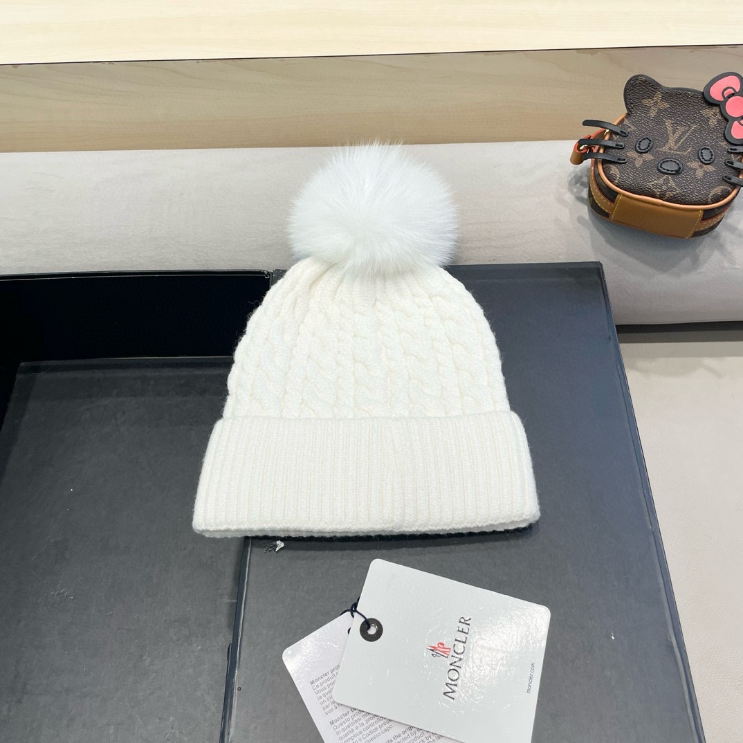 蒙口MONCLER高品质狐狸毛球针织兔羊毛毛线帽超经典不过时的一款秋冬冷帽懂货的小姐姐必入款帽型质量市场
