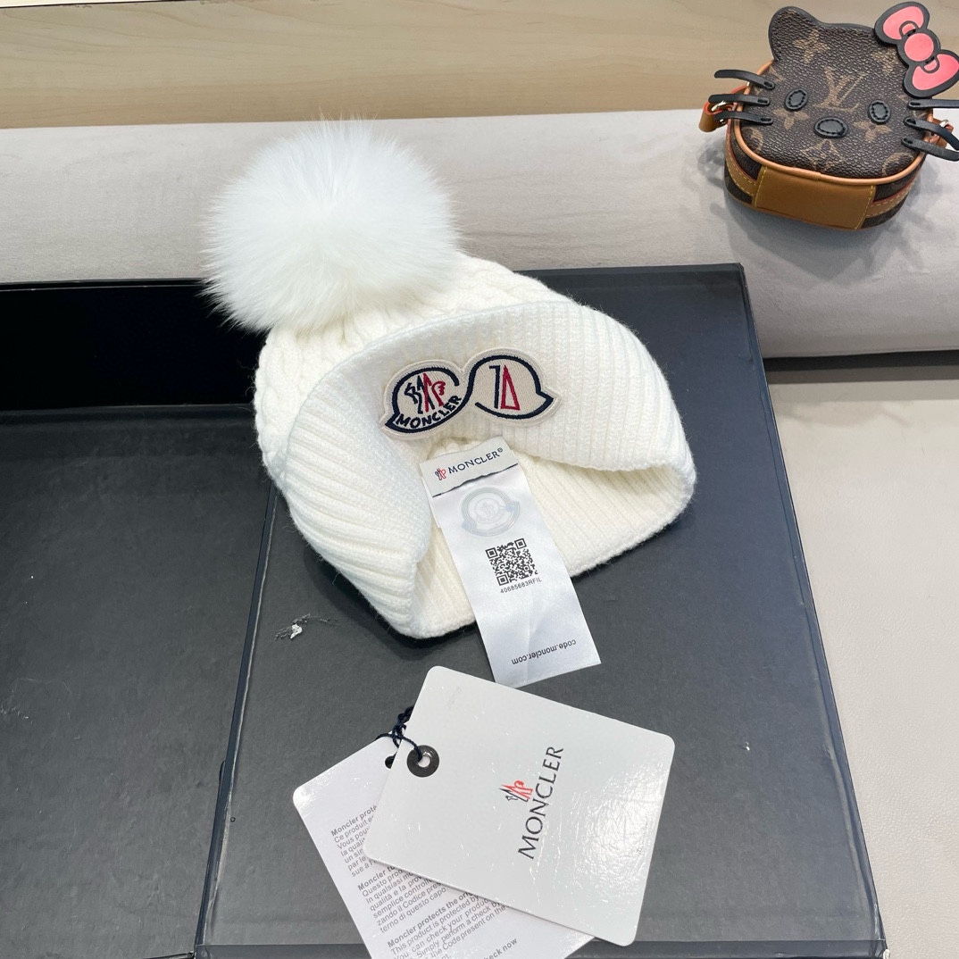 蒙口MONCLER高品质狐狸毛球针织兔羊毛毛线帽超经典不过时的一款秋冬冷帽懂货的小姐姐必入款帽型质量市场