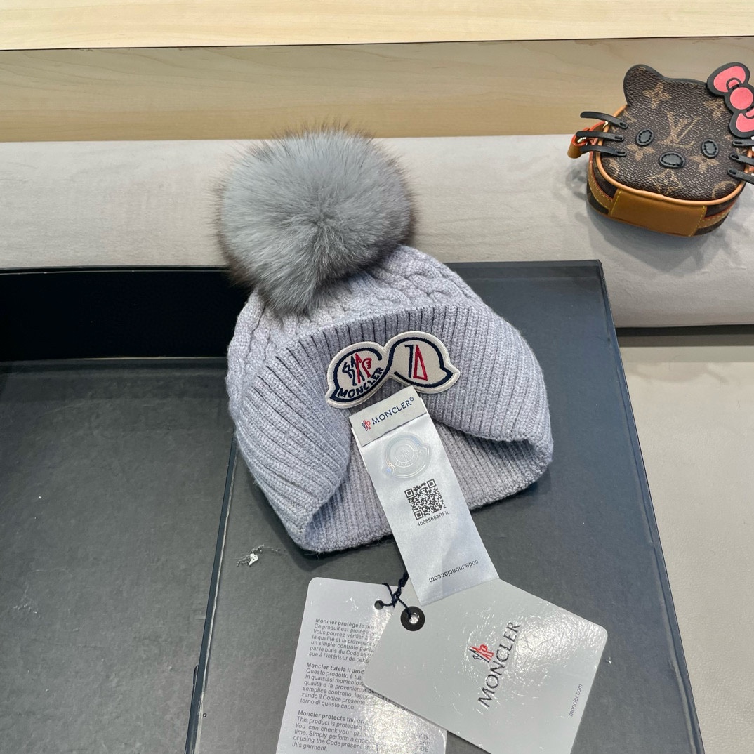 蒙口MONCLER高品质狐狸毛球针织兔羊毛毛线帽超经典不过时的一款秋冬冷帽懂货的小姐姐必入款帽型质量市场