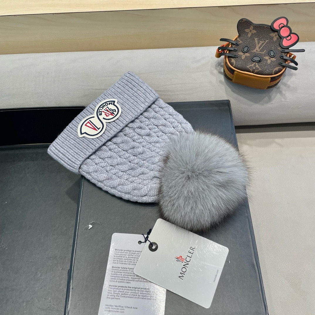 蒙口MONCLER高品质狐狸毛球针织兔羊毛毛线帽超经典不过时的一款秋冬冷帽懂货的小姐姐必入款帽型质量市场