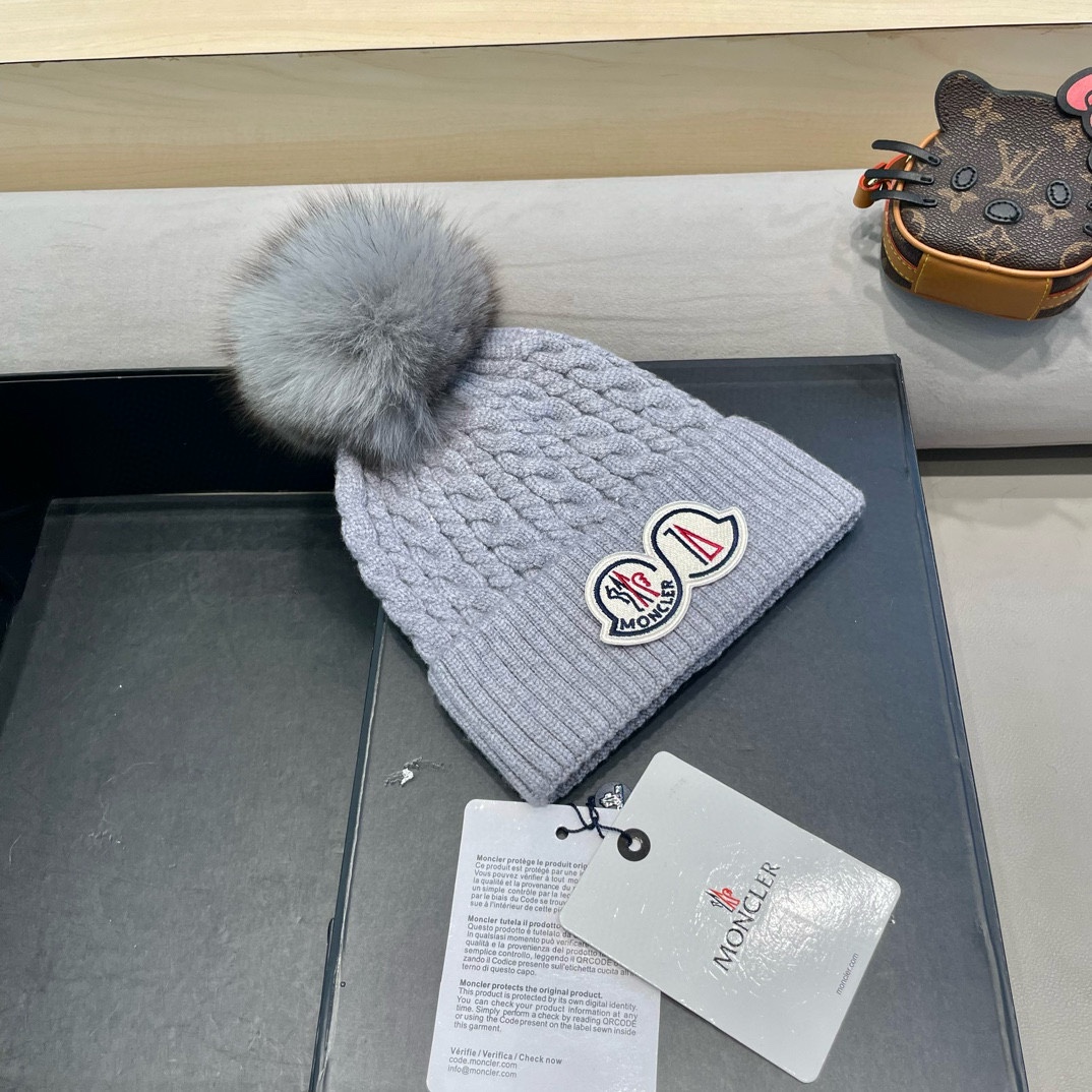 蒙口MONCLER高品质狐狸毛球针织兔羊毛毛线帽超经典不过时的一款秋冬冷帽懂货的小姐姐必入款帽型质量市场