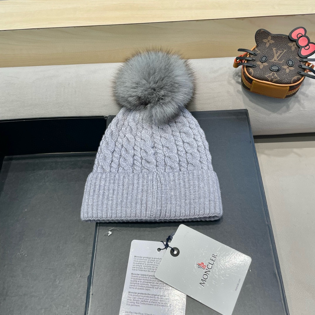 蒙口MONCLER高品质狐狸毛球针织兔羊毛毛线帽超经典不过时的一款秋冬冷帽懂货的小姐姐必入款帽型质量市场