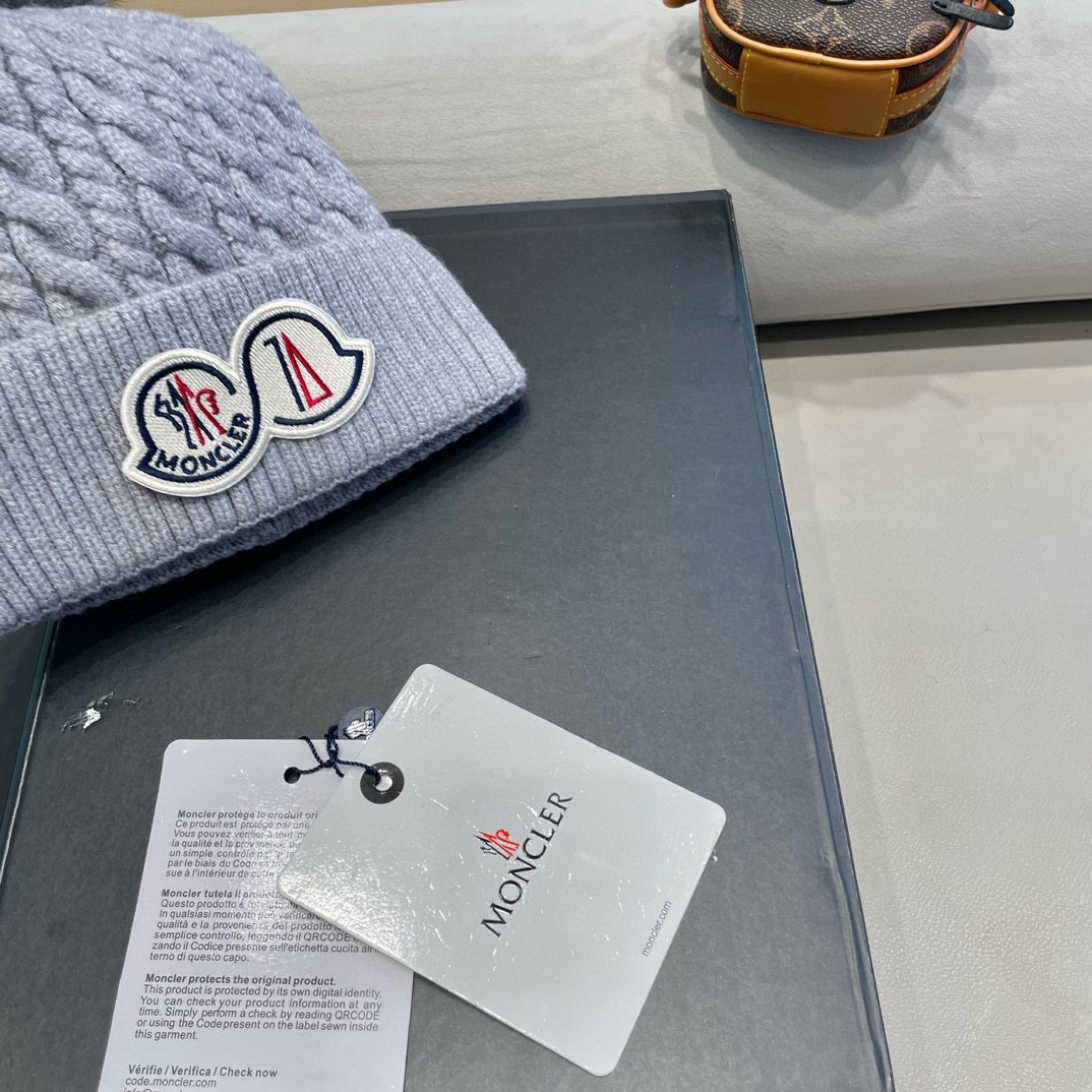 蒙口MONCLER高品质狐狸毛球针织兔羊毛毛线帽超经典不过时的一款秋冬冷帽懂货的小姐姐必入款帽型质量市场