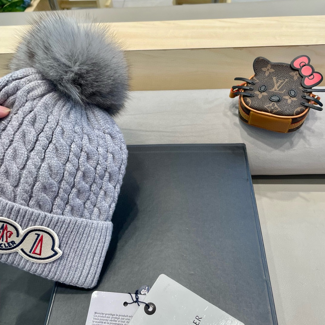 蒙口MONCLER高品质狐狸毛球针织兔羊毛毛线帽超经典不过时的一款秋冬冷帽懂货的小姐姐必入款帽型质量市场