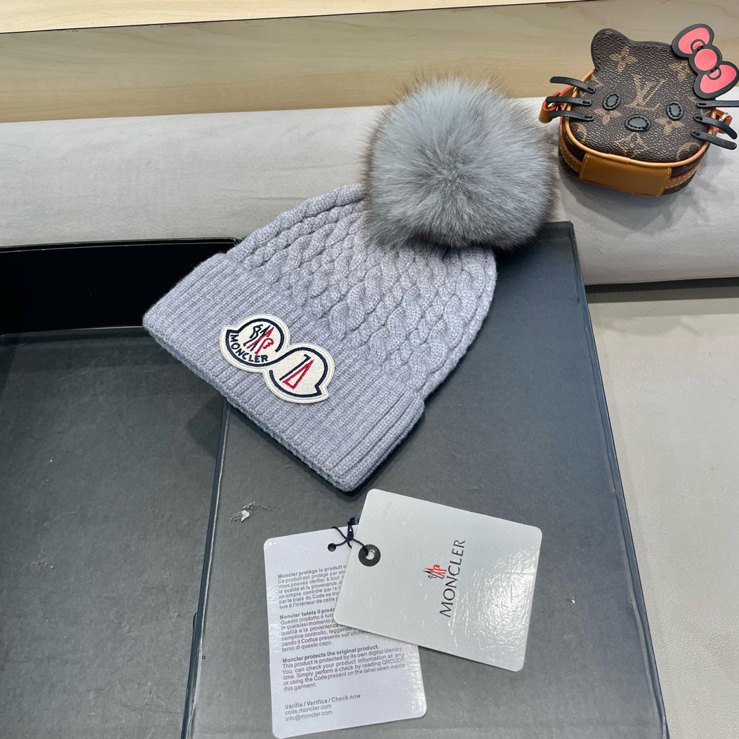 蒙口MONCLER高品质狐狸毛球针织兔羊毛毛线帽超经典不过时的一款秋冬冷帽懂货的小姐姐必入款帽型质量市场