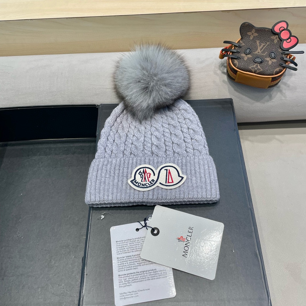 蒙口MONCLER高品质狐狸毛球针织兔羊毛毛线帽超经典不过时的一款秋冬冷帽懂货的小姐姐必入款帽型质量市场