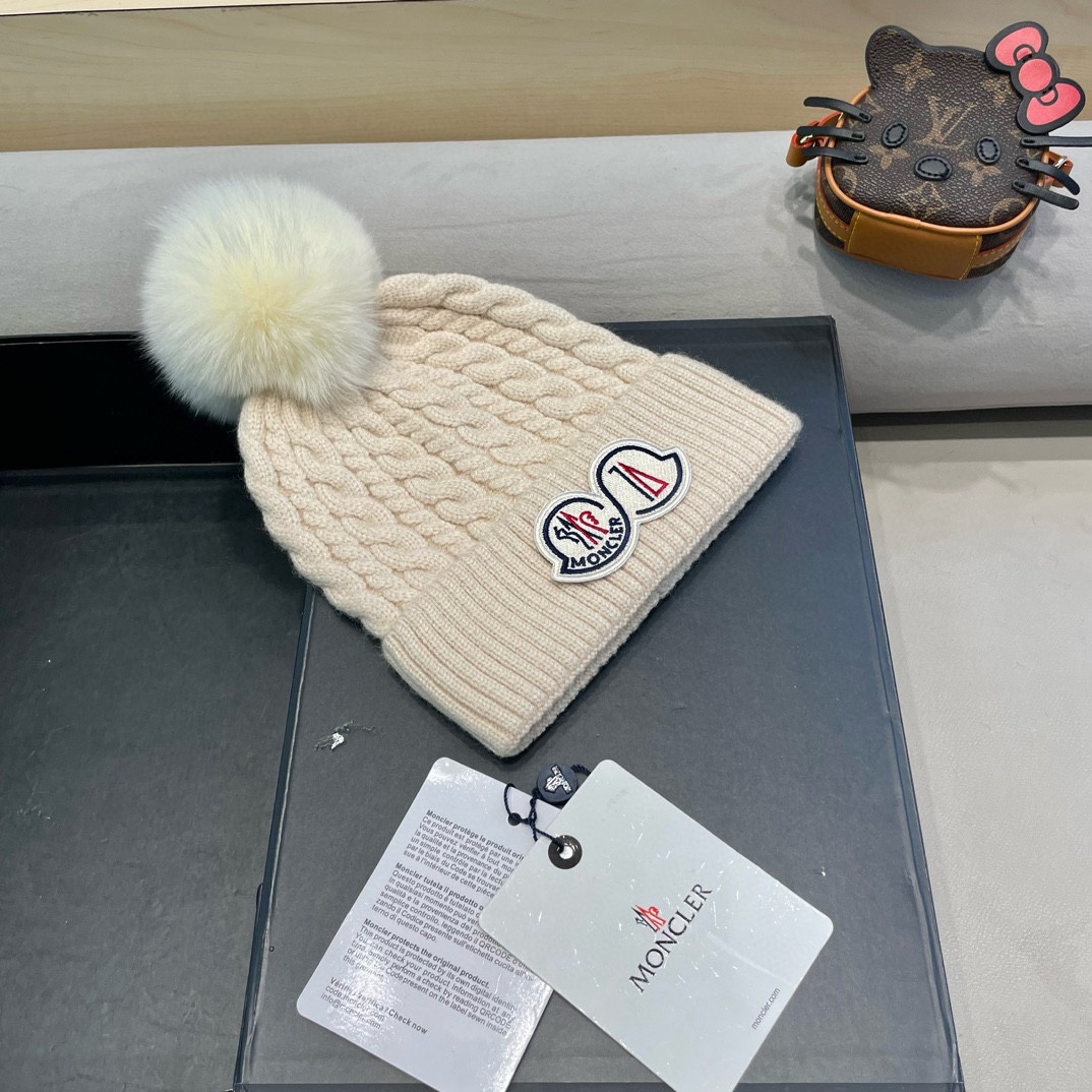 蒙口MONCLER高品质狐狸毛球针织兔羊毛毛线帽超经典不过时的一款秋冬冷帽懂货的小姐姐必入款帽型质量市场