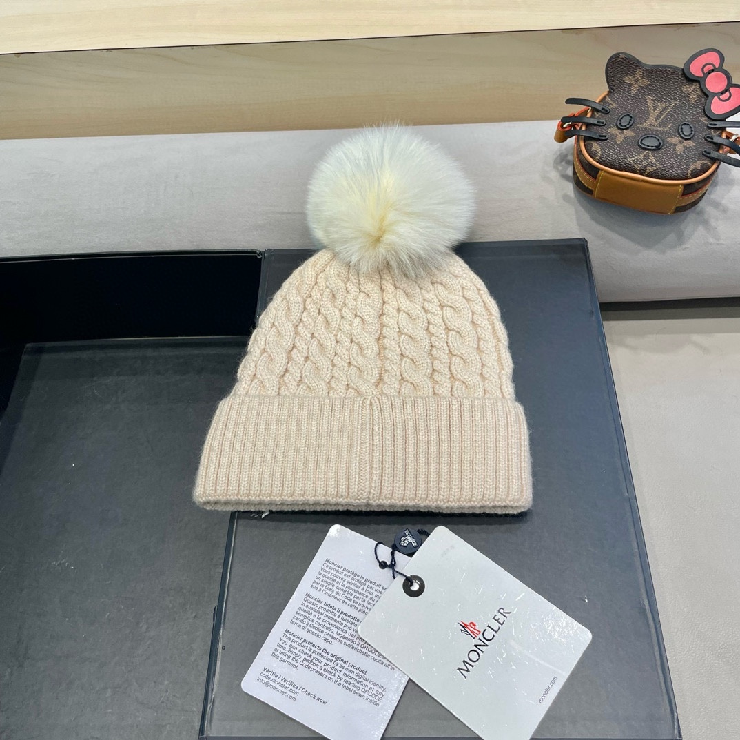 蒙口MONCLER高品质狐狸毛球针织兔羊毛毛线帽超经典不过时的一款秋冬冷帽懂货的小姐姐必入款帽型质量市场