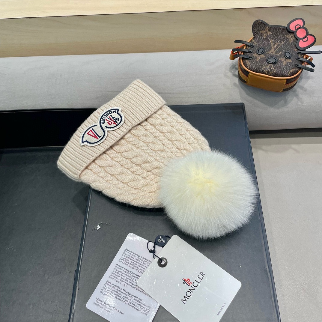 蒙口MONCLER高品质狐狸毛球针织兔羊毛毛线帽超经典不过时的一款秋冬冷帽懂货的小姐姐必入款帽型质量市场