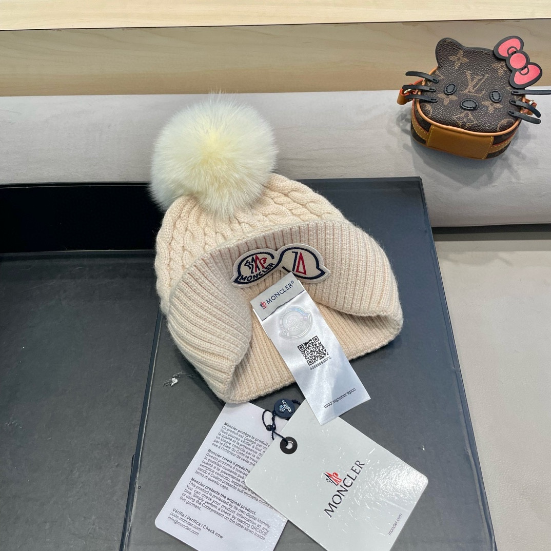 蒙口MONCLER高品质狐狸毛球针织兔羊毛毛线帽超经典不过时的一款秋冬冷帽懂货的小姐姐必入款帽型质量市场