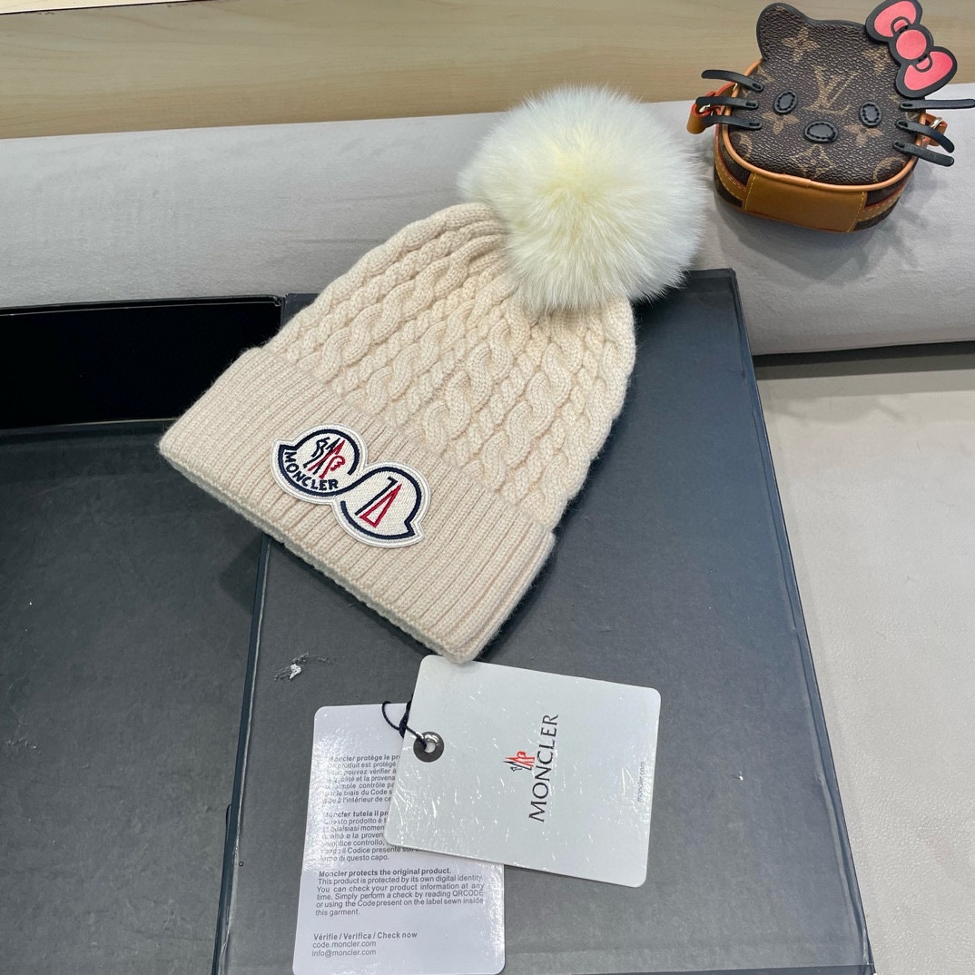 蒙口MONCLER高品质狐狸毛球针织兔羊毛毛线帽超经典不过时的一款秋冬冷帽懂货的小姐姐必入款帽型质量市场