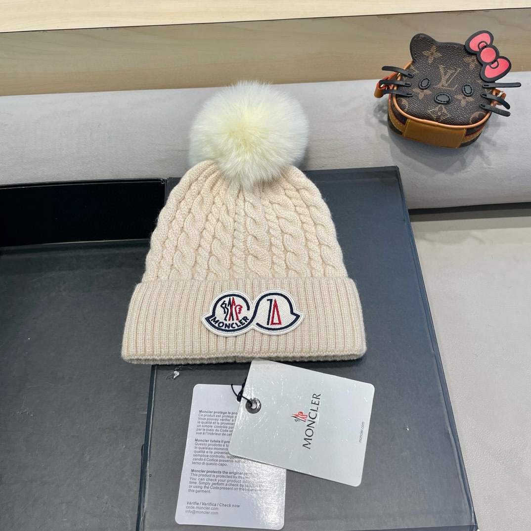 蒙口MONCLER高品质狐狸毛球针织兔羊毛毛线帽超经典不过时的一款秋冬冷帽懂货的小姐姐必入款帽型质量市场