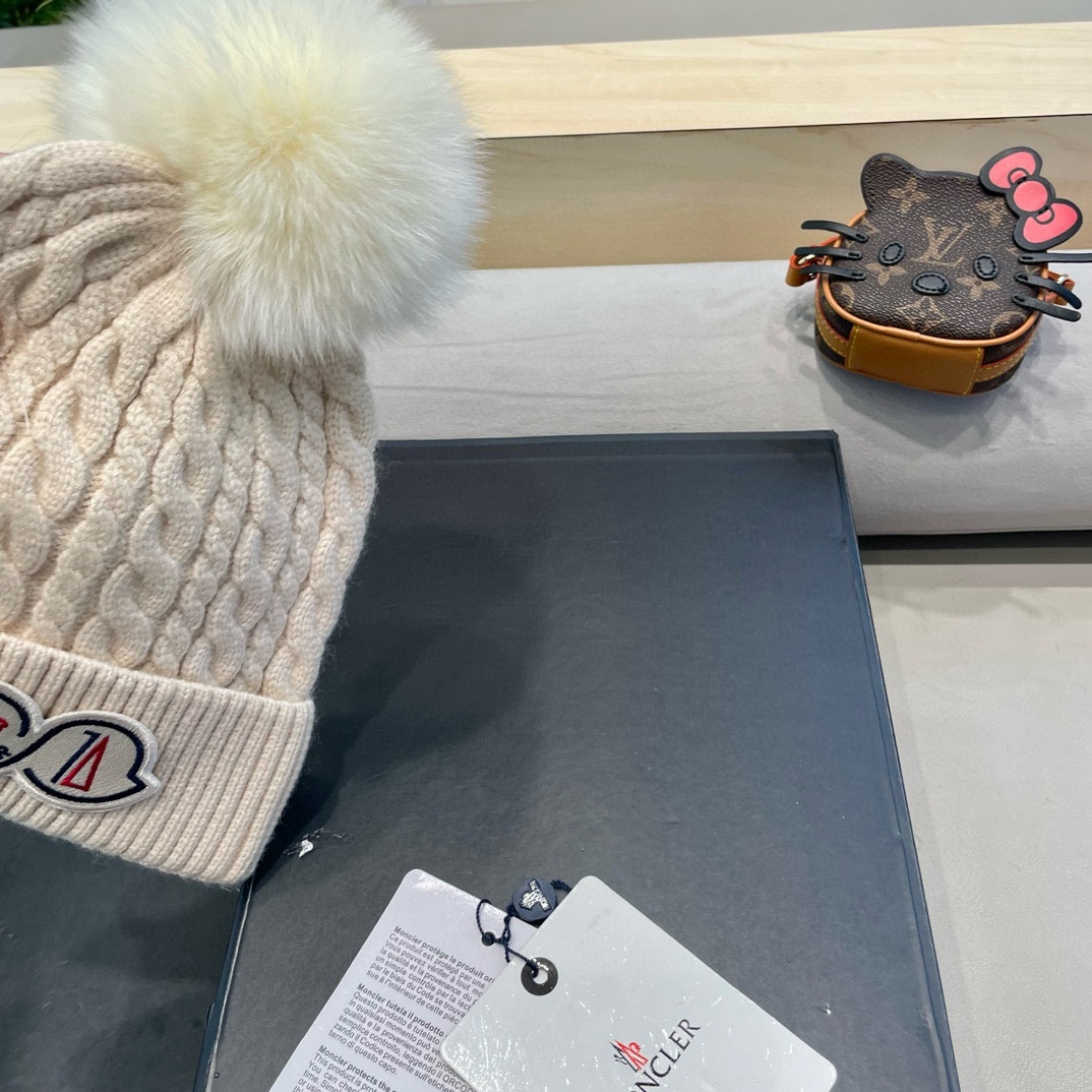 蒙口MONCLER高品质狐狸毛球针织兔羊毛毛线帽超经典不过时的一款秋冬冷帽懂货的小姐姐必入款帽型质量市场