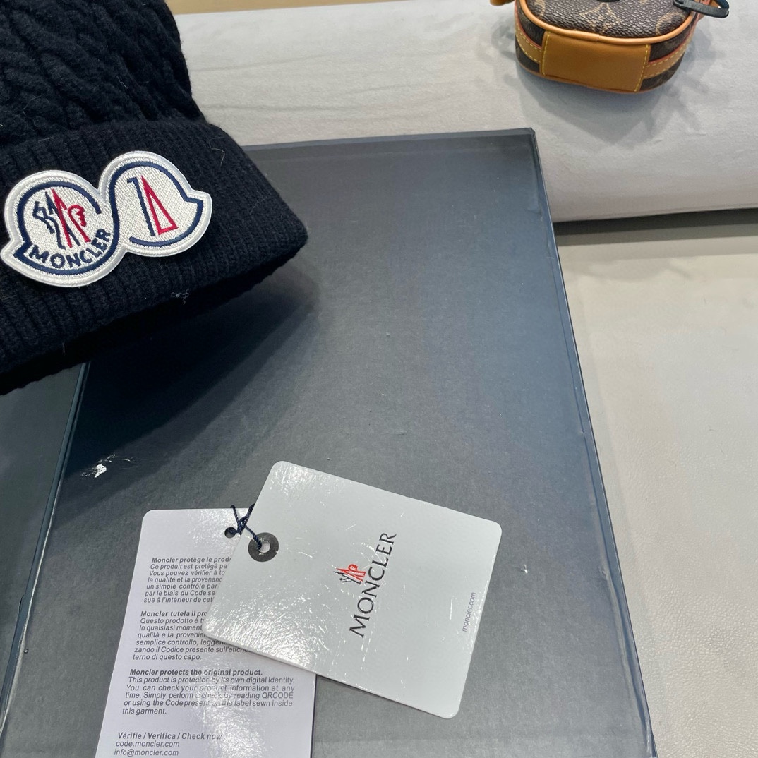 蒙口MONCLER高品质狐狸毛球针织兔羊毛毛线帽超经典不过时的一款秋冬冷帽懂货的小姐姐必入款帽型质量市场