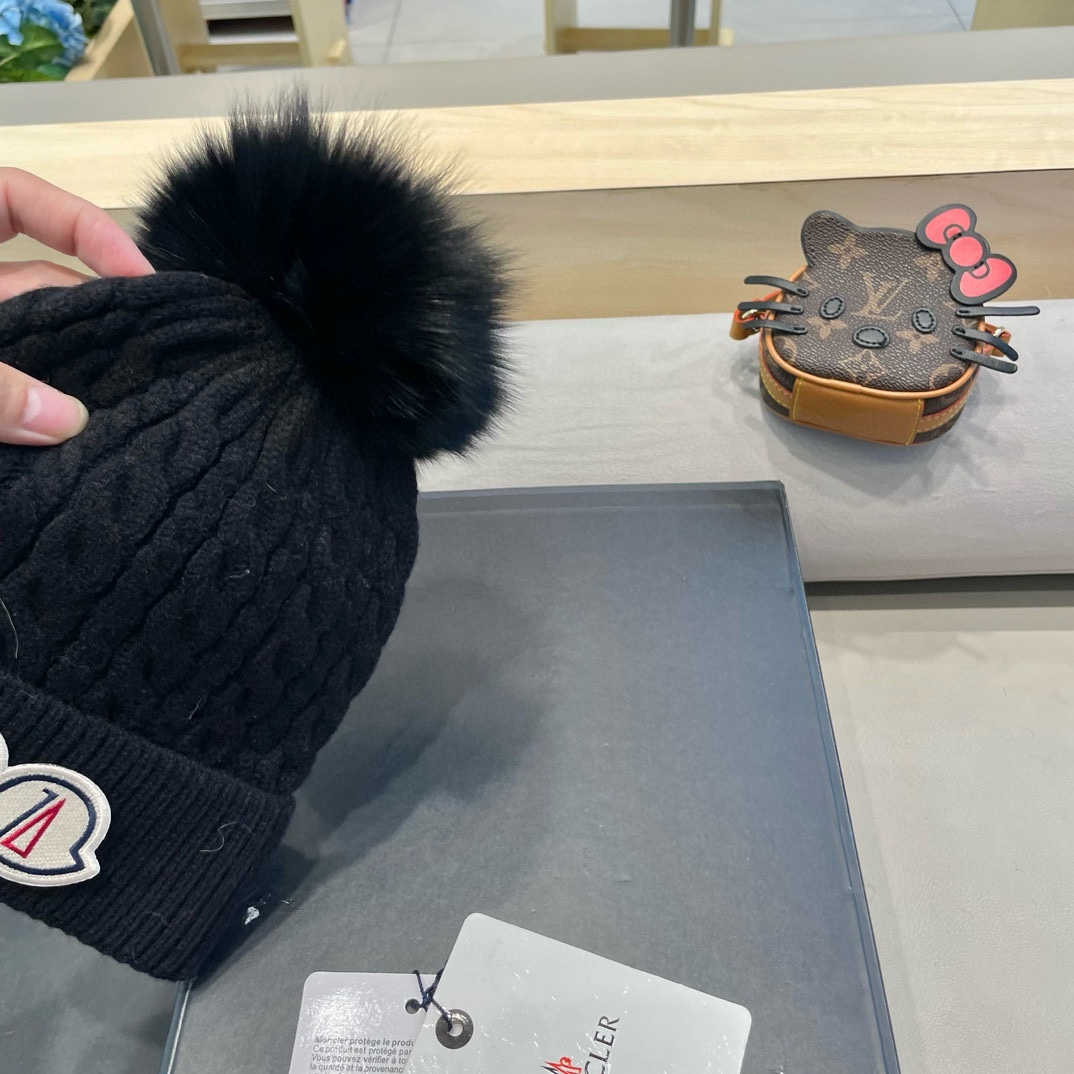 蒙口MONCLER高品质狐狸毛球针织兔羊毛毛线帽超经典不过时的一款秋冬冷帽懂货的小姐姐必入款帽型质量市场
