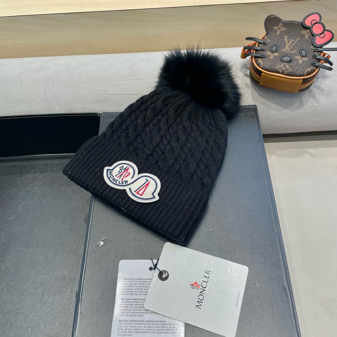 蒙口MONCLER高品质狐狸毛球针织兔羊毛毛线帽超经典不过时的一款秋冬冷帽懂货的小姐姐必入款帽型质量市场