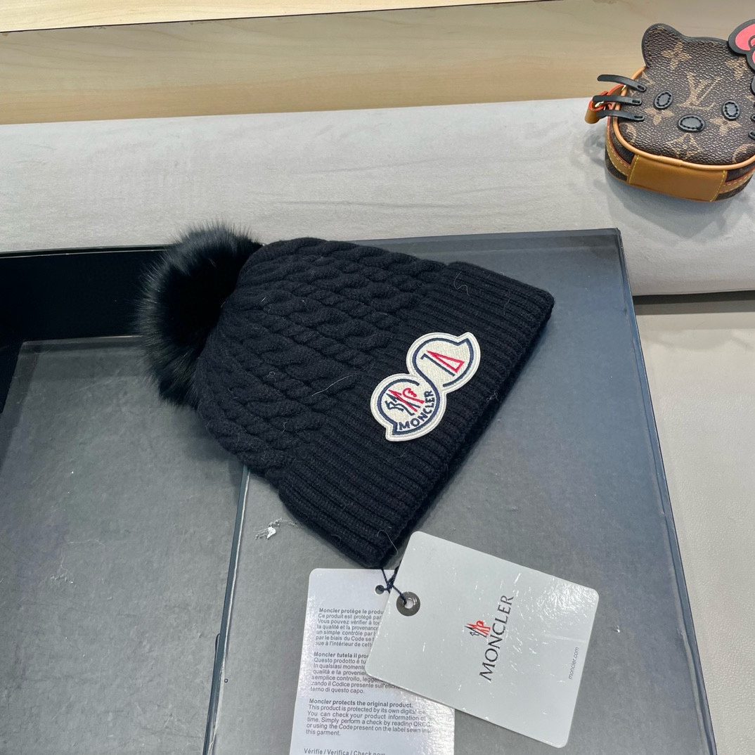 蒙口MONCLER高品质狐狸毛球针织兔羊毛毛线帽超经典不过时的一款秋冬冷帽懂货的小姐姐必入款帽型质量市场