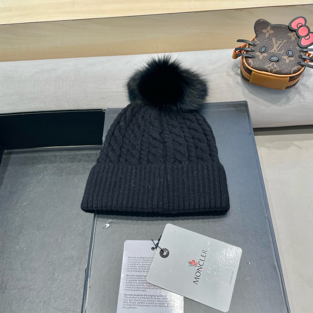 蒙口MONCLER高品质狐狸毛球针织兔羊毛毛线帽超经典不过时的一款秋冬冷帽懂货的小姐姐必入款帽型质量市场