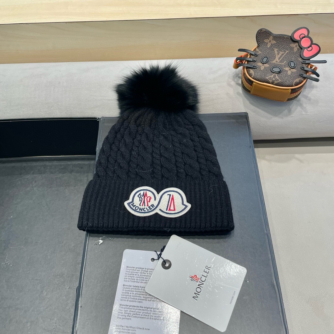 蒙口MONCLER高品质狐狸毛球针织兔羊毛毛线帽超经典不过时的一款秋冬冷帽懂货的小姐姐必入款帽型质量市场