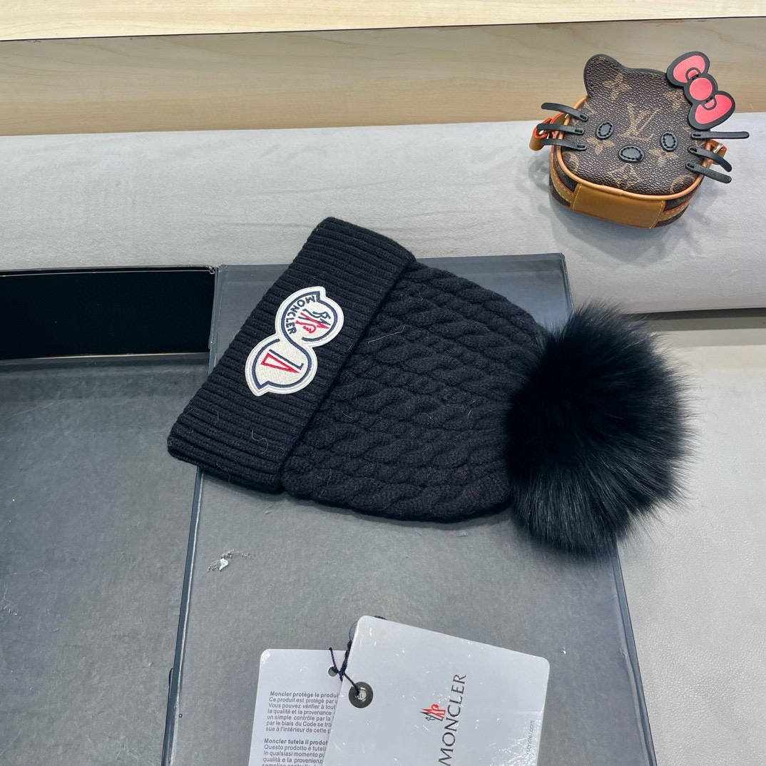 蒙口MONCLER高品质狐狸毛球针织兔羊毛毛线帽超经典不过时的一款秋冬冷帽懂货的小姐姐必入款帽型质量市场