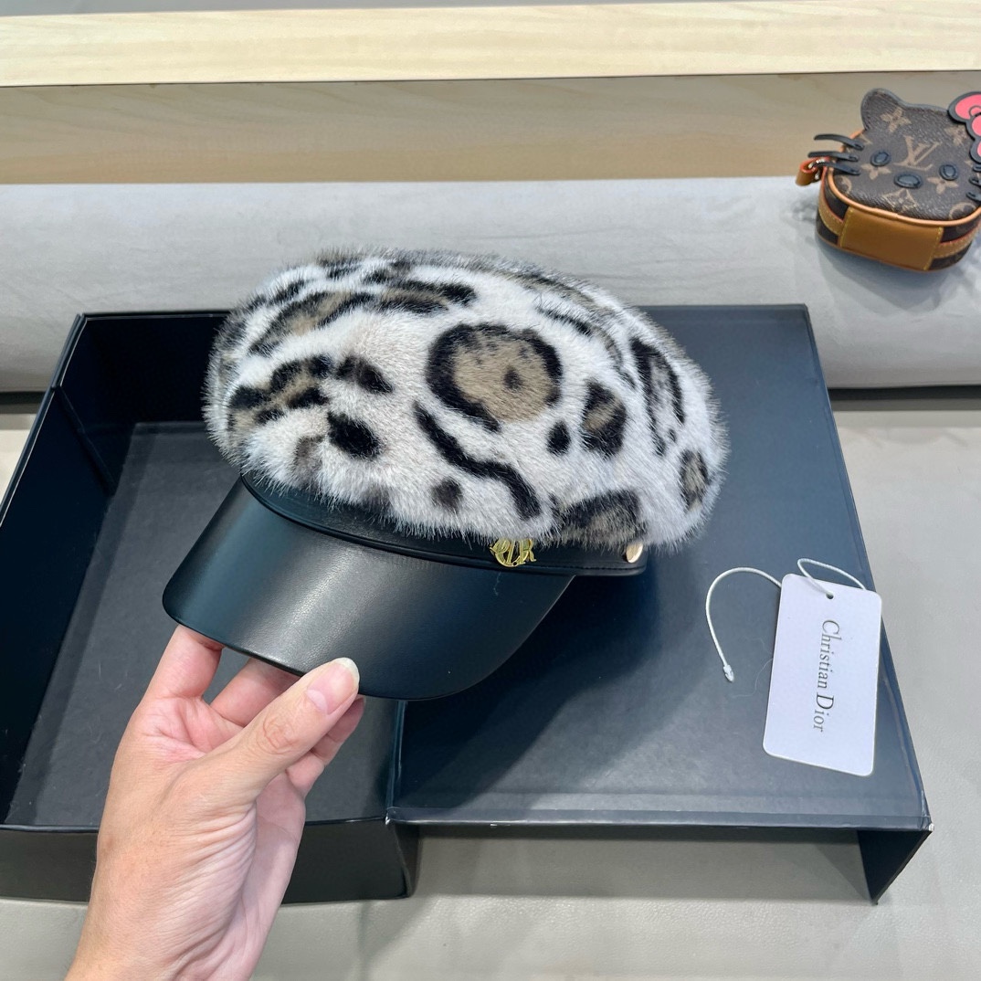 DIOR迪奥水貂毛鸭舌帽女秋冬新款韩版时尚百搭皮草帽子保暖护耳显脸小帽子