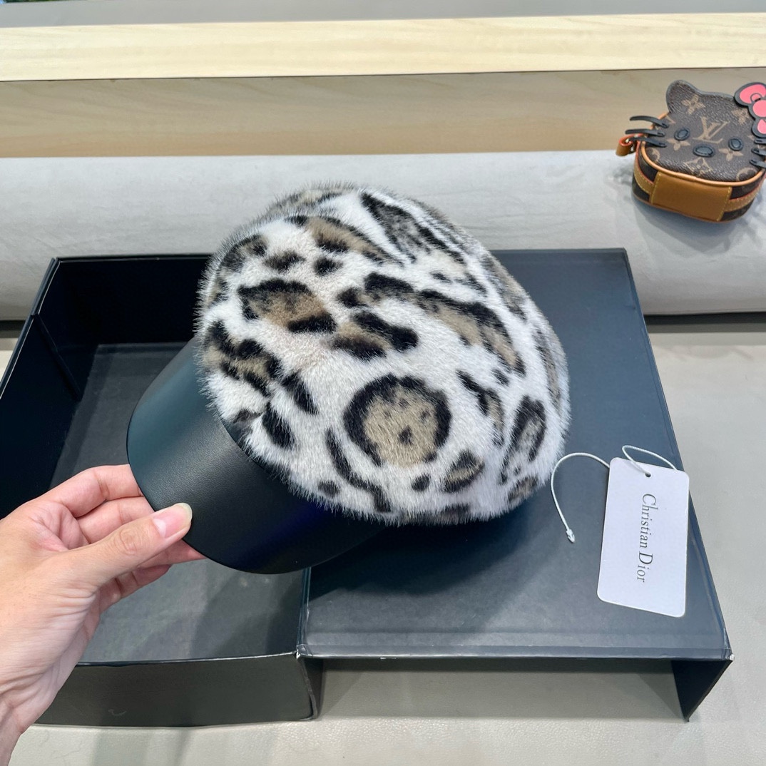 DIOR迪奥水貂毛鸭舌帽女秋冬新款韩版时尚百搭皮草帽子保暖护耳显脸小帽子