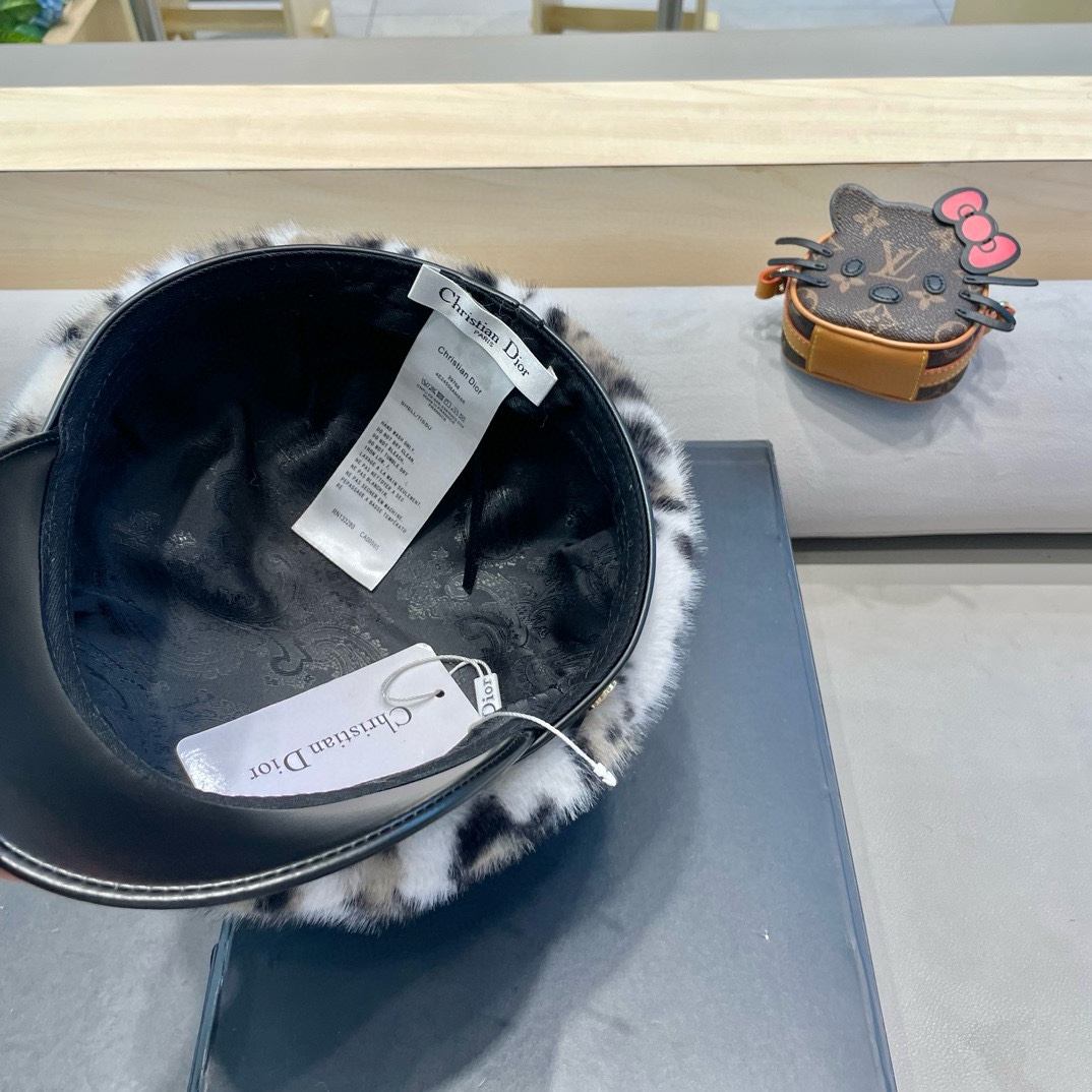 DIOR迪奥水貂毛鸭舌帽女秋冬新款韩版时尚百搭皮草帽子保暖护耳显脸小帽子