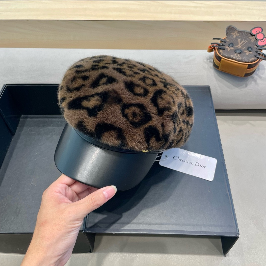 DIOR迪奥水貂毛鸭舌帽女秋冬新款韩版时尚百搭皮草帽子保暖护耳显脸小帽子